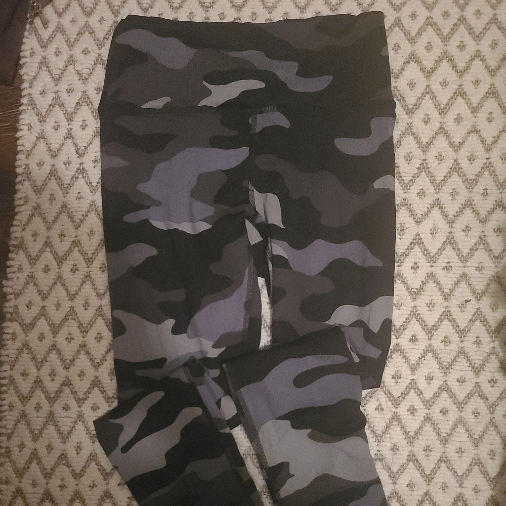 Victoria's Secret PINK Green Camo Leggings